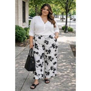 Monroe & Main Women White Black Floral Wide Leg Lined Career Pants Plus Size